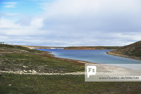 Bucht des Arktischen Ozeans  in der Nähe von Cambridge Bay; Nunavut  Kanada