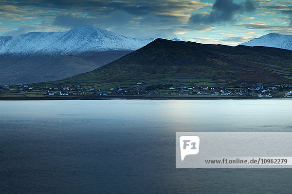 Winterschnee auf den Brandon-Bergen auf der Dingle-Halbinsel; County Kerry  Irland'.