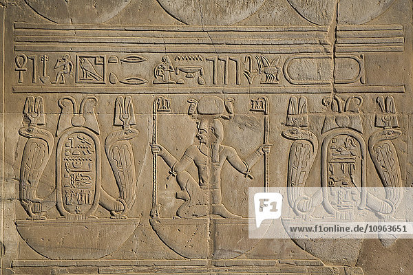 Basreliefs an den Wänden  Tempel von Haroeris und Sobeck; Kom Ombo  Ägypten'.
