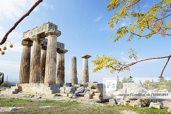 Steinruinen mit Säulen; Korinth  Griechenland'.