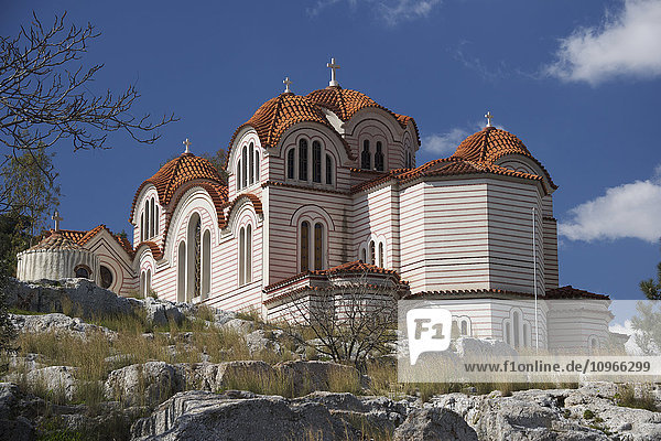 Kirche von Agia Marina am felsigen Hang; Athena  Attika  Griechenland