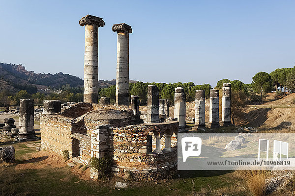 Ruinen des Artemis-Tempels und der Kirche M; Sardis  Türkei