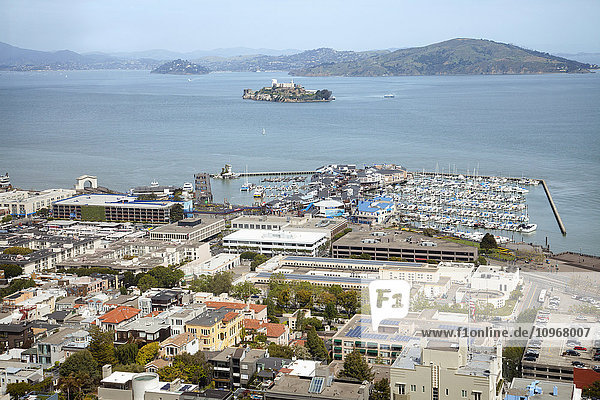 Hafen und Gefängnis auf der Insel Alcatraz; San Francisco  Kalifornien  Vereinigte Staaten von Amerika'.