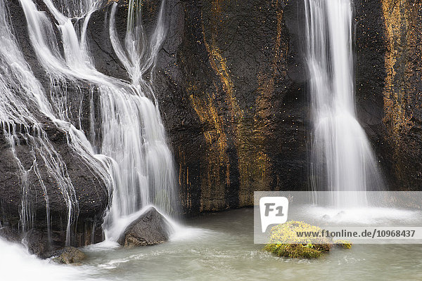 Hraunfossar-Wasserfälle und Herbstfarben; Island'.