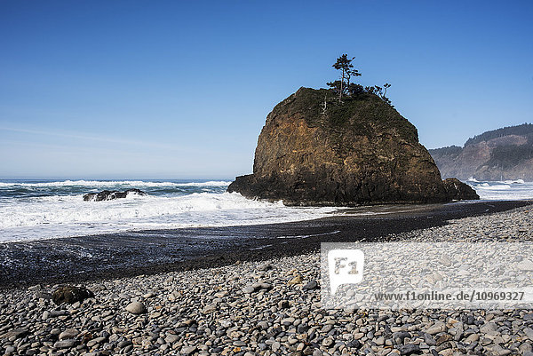 Wellenbrecher bei Cape Meares; Oregon  Vereinigte Staaten von Amerika'.