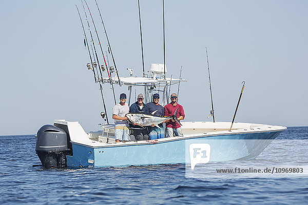 Tag auf dem Wasser beim Fischen auf Blauflossen-Thunfisch; Cape Cod  Massachusetts  Vereinigte Staaten von Amerika'.