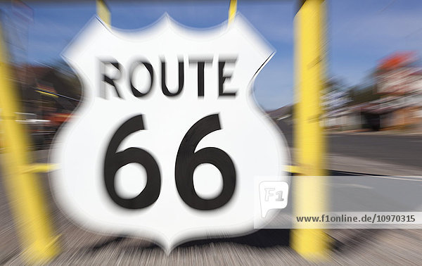 Route 66 in Seligman  Arizona  oft als Geburtsort der historischen Route 66 bezeichnet; Seligman  Arizona  Vereinigte Staaten von Amerika'.