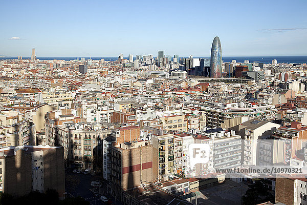Ansicht von Barcelona und Agbar-Turm; Barcelona  Katalonien  Spanien'.