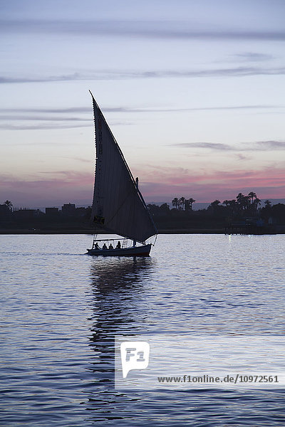 Feluke auf dem Nil; Luxor  Ägypten'.