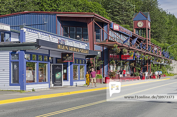 Ladenfronten entlang der South Franklin Street im Stadtzentrum von Juneau  Südost-Alaska