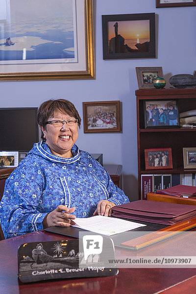 Porträt von Charlotte Brower  Bürgermeisterin des North Slope Borough  Barrow  North Slope  Arctic Alaska  USA'.
