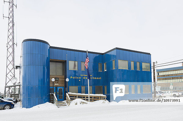 Außenansicht des Gebäudes des North Slope Borough Police Department  Barrow  North Slope  arktisches Alaska  USA  Winter'.
