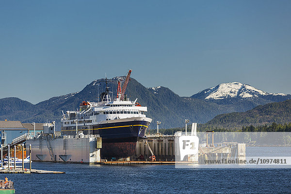 Die Taku-Passagierfähre liegt für Reparaturen in der Ketchikan-Werft  Ketchikan  Südost-Alaska  USA  Frühjahr