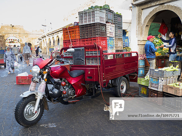 Straßenszene in der Medina; Essaouira  Marokko'.