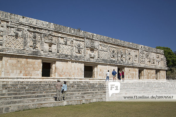 'Nonnen Viereck  archäologische Maya-Ausgrabungsstätte Uxmal; Yucatan  Mexiko'.