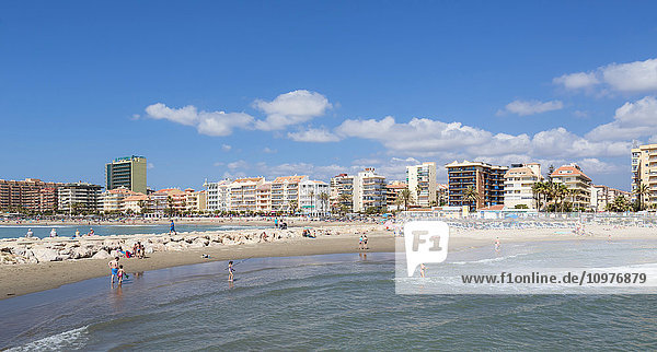 Strandszene  Costa del Sol; Fuengirola  Provinz Malaga  Andalusien  Spanien'.