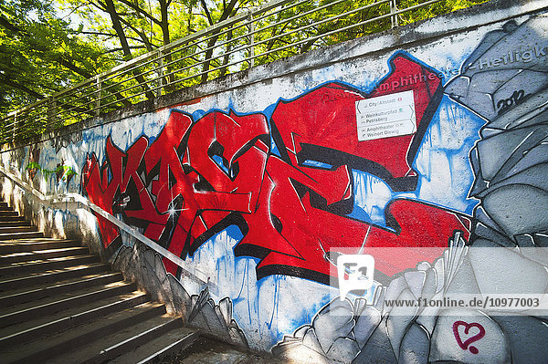 Graffiti in einem Fußgängertunnel; Trier  Deutschland