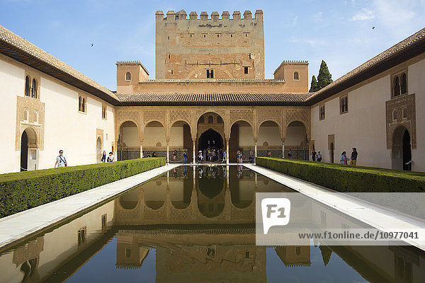 Hof der Myrten (Patio de los Arrayanes) des Nasrid-Palastes im Alhambra-Palast; Malaga  Spanien