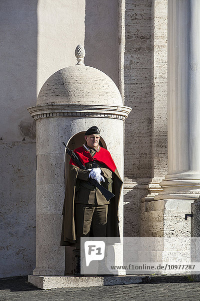 Wache im Quirinalspalast  dem Wohnsitz des Präsidenten; Rom  Italien'.