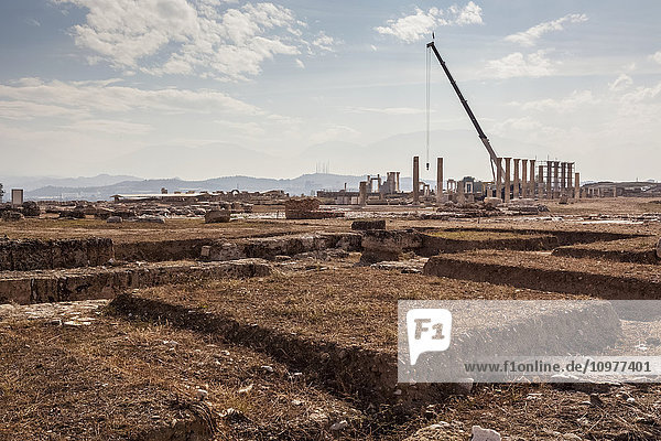 Wiederaufbau von Laodicea  der seit Jahren andauert  mit spektakulären Ruinen  die man besichtigen kann; Laodicea  Türkei'.
