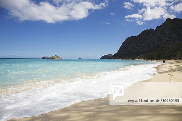 'A beautiful day at the beach  Waimanalo Beach; Waimanalo  Oahu  Hawaii  United States of America'