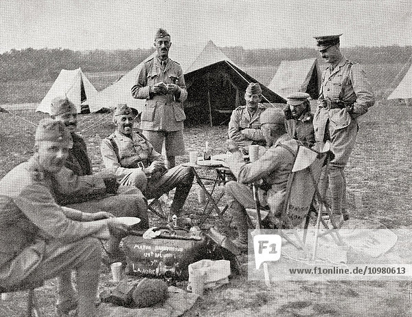 Offiziere  die während des Ersten Weltkriegs die einheimischen indischen Truppen in Frankreich befehligten  hier bei einem spärlichen Mittagessen. Aus The War Illustrated Album Deluxe  veröffentlicht 1915.