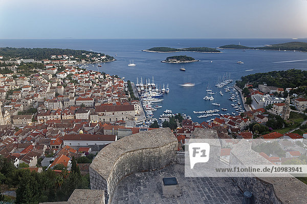 Kroatien  Insel Hvar  Hvar und Hafen