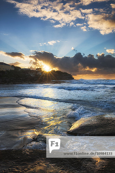 Australien  New South Wales  Tamarama  Strand bei Sonnenuntergang