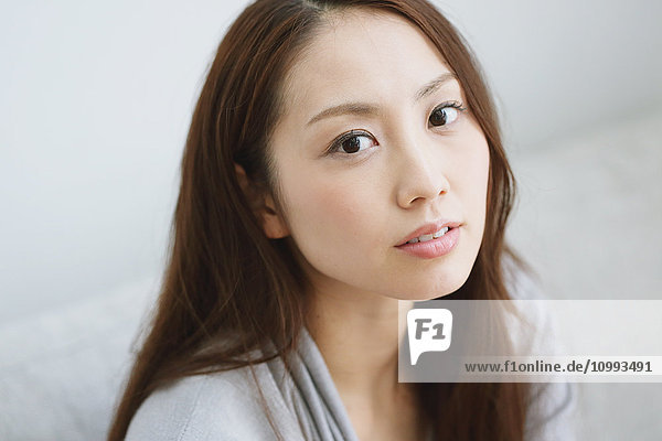 Junge attraktive japanische Frau Porträt