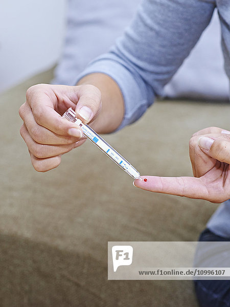 The autotest VIH® is a rapid HIV test you can do at home.