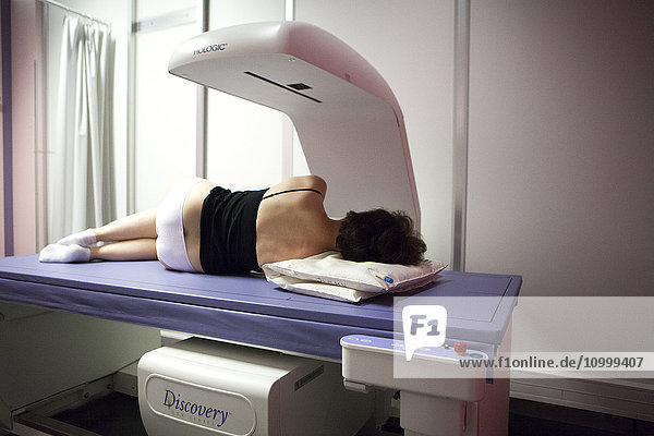 Bericht über einen radiologischen Dienst in einem Krankenhaus in Haute-Savoie  Frankreich. Untersuchung zur Knochendichtemessung.