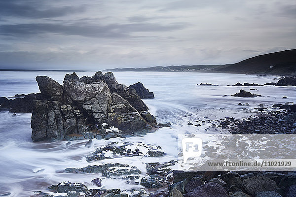 Rocks and ocean  Devon  Vereinigtes Königreich