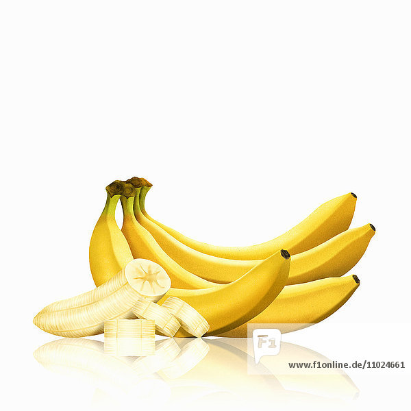 Bund mit Bananen und Scheiben geschnittener Bananen