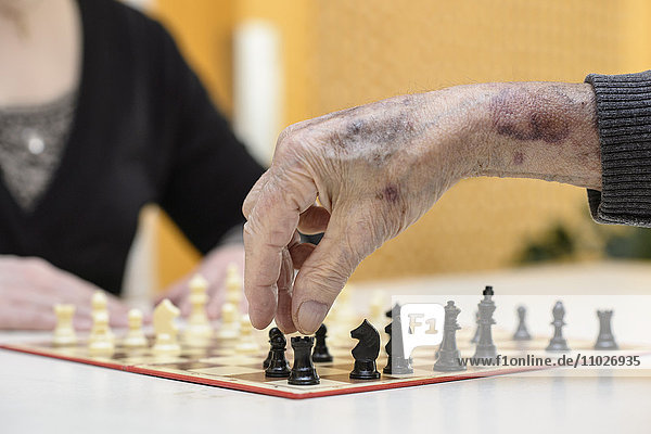 Schachspiel im Seniorenheim