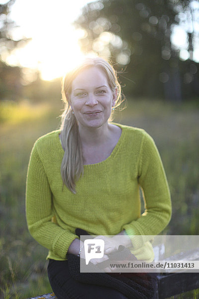 Porträt einer lächelnden Frau  Faro  Gotland  Schweden