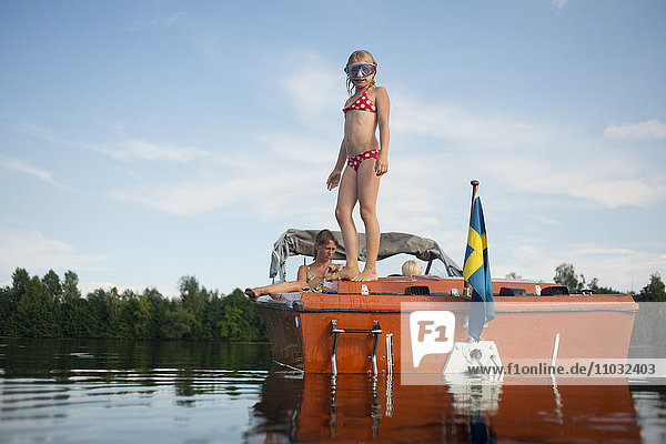 Mädchen auf Boot  Siljan  Dalarna  Schweden