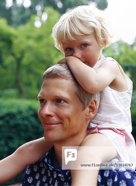 Porträt eines Vaters mit seiner Tochter.