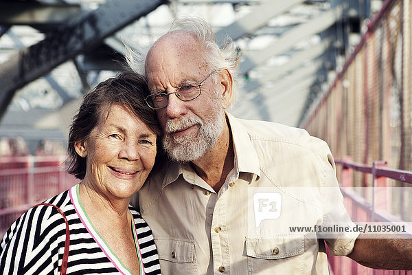 Porträt eines lächelnden älteren Paares