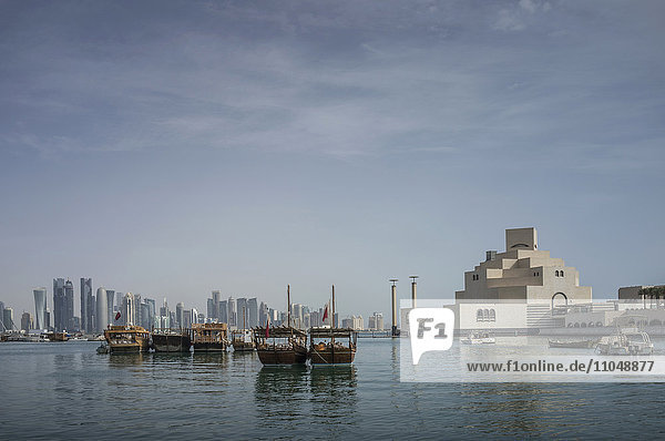 Stadtbild und Hafen von Doha  Doha  Katar