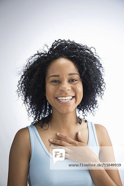 Afroamerikanische Frau lächelnd