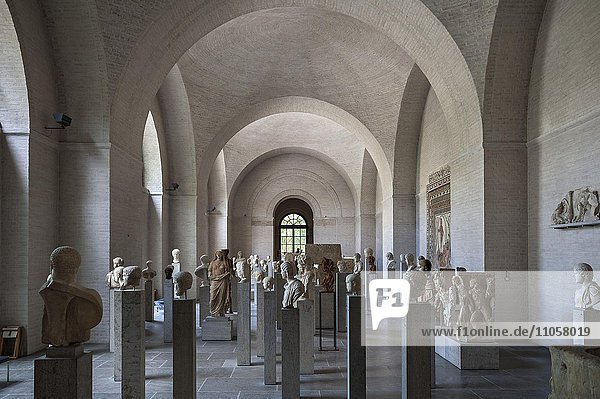 Saal der ro?mischen Bildnisse  Glyptothek  Mu?nchen  Bayern  Deutschland  Europa