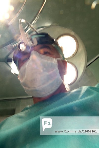 Chirurg Mundschutz Operation
