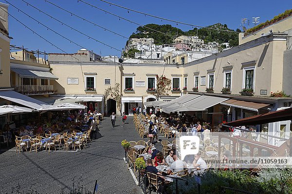 On the Piazetta square with sidewalk cafes  Capri  Capri island  Gulf of Naples  Campania  Italy  Europe