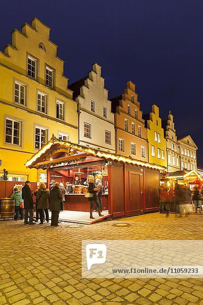 Giebelhäuser und Weihnachtsmarkt  Am Markt  Osnabrück  Niedersachsen  Deutschland  Europa