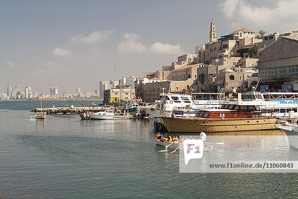 Hafen und Altstadt von Jaffa  alte Hafenstadt  heute Teil von Tel Aviv  hinten Skyline Tel Aviv  Tel Aviv-Jaffa  Israel  Asien