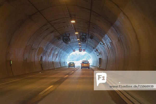 Fahrt im Tunnel Rennsteig  auch Rennsteigtunnel oder Christiane-Tunnel  Bundesautobahn A71  längster Straßentunnel Deutschlands  Thüringen  Deutschland  Europa