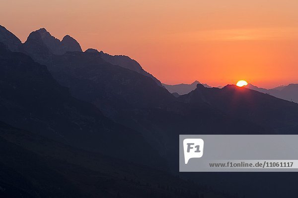 Sonnenuntergang am Zugspitzmassiv  Blick vom Schachen-Pavillon auf Hochblassen und Alpspitze  Wettersteingebirge  Bayern  Oberbayern  Deutschland  Europa