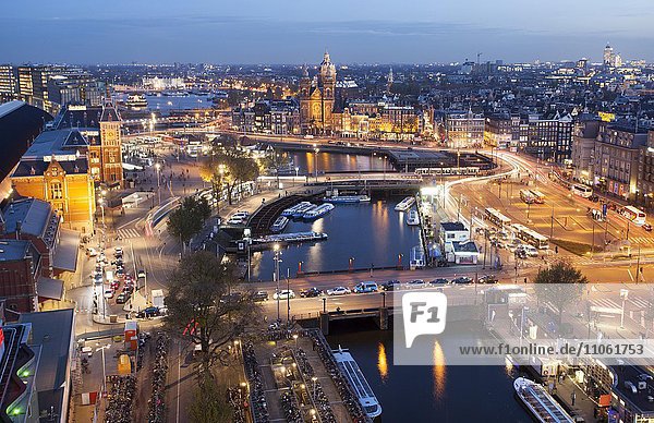 Ausblick auf Altstadt von Amsterdam  Holland  Niederlande  Europa