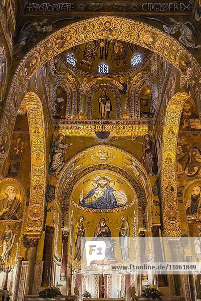 Byzantinisches Mosaik mit Christus Pantokrator in Apsis und Presbyterium  Cappella Palatina  Palastkapelle des Palazzo Reale auch Palazzo dei Normanni oder Normannenpalast  Palermo  Sizilien  Italien  Europa