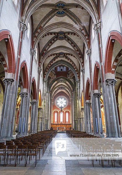 Langhaus  Vierung  Chor  Basilika Sankt Andreas  Basilica di Sant'Andrea  Gotik  Vercelli  Piemont  Italien  Europa